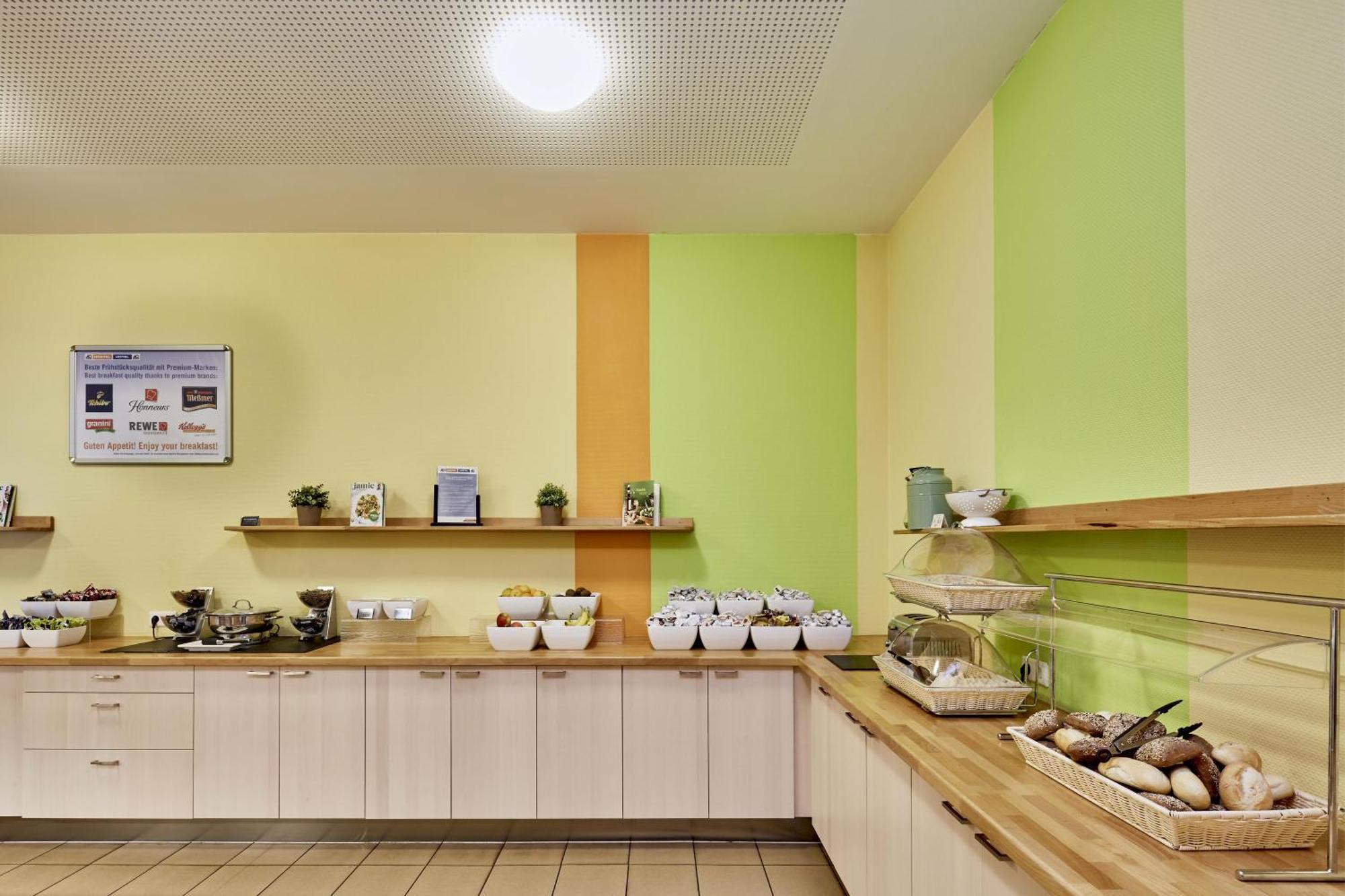 Hotel A&O Aachen Hauptbahnhof Zewnętrze zdjęcie